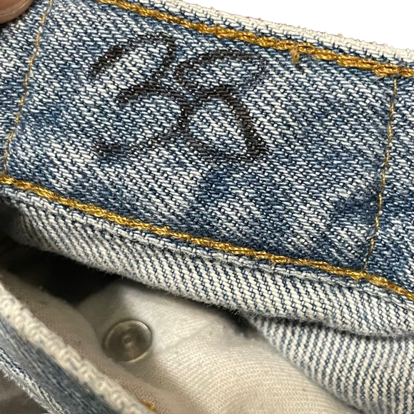 L.L. Bean Men's Relaxed Jeans - Blue Light Wash - Picture 9 of 12